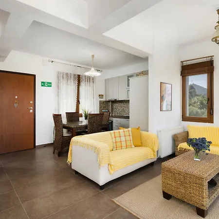 Frida & Rosa By Halu! - In Kriopigi